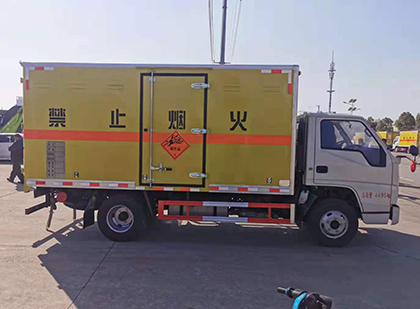 济南爆破器材运输车工人安全操作规范与智能技术保障